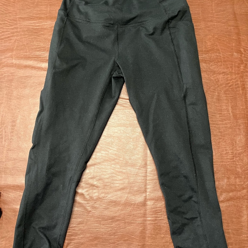 Zella brand size Medium black 25" leggings with pockets.